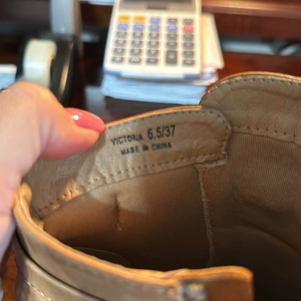 CL by Laundry tan leather wedge booties 6.5 - Picture 3 of 4